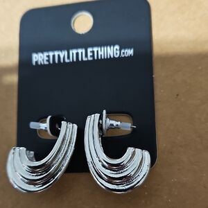 ❤️ NWT PrettyLittleThing Shiny Silver Curved Earrings